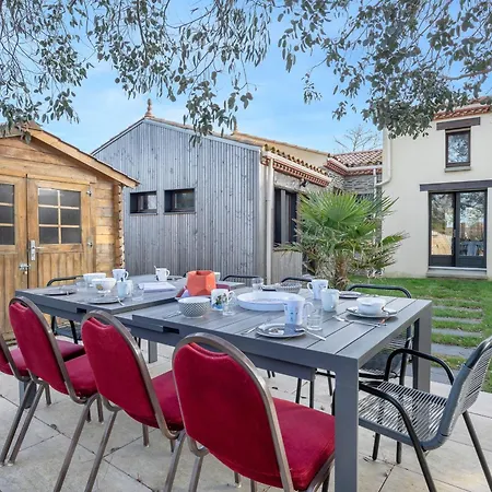 Maison Avec Dependance Pour 11 A 800m De La