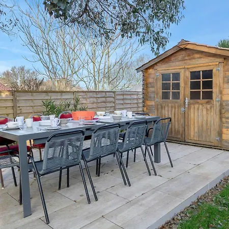 Holiday home Maison Avec Dependance Pour 11 A 800m De La La Plaine-sur-Mer