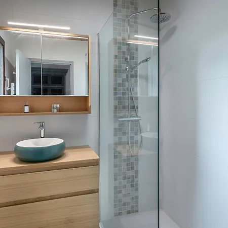 Maison Avec Dependance Pour 11 A 800m De La *