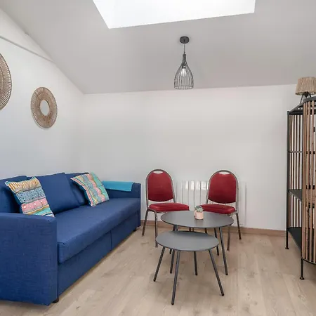 Maison Avec Dependance Pour 11 A 800m De La *