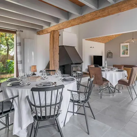 Maison Avec Dependance Pour 11 A 800m De La *