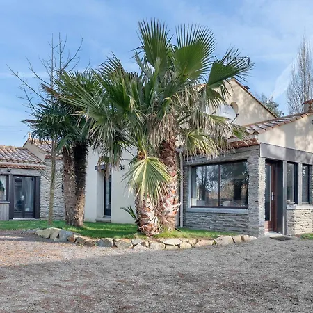Holiday home Maison Avec Dependance Pour 11 A 800m De La La Plaine-sur-Mer