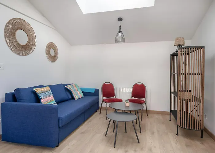 Maison Avec Dependance Pour 11 A 800m De La *